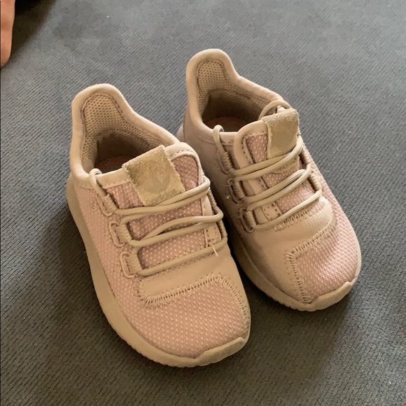 Adidas shoes - Picture 1 of 3